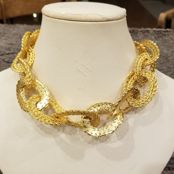 Gold Like Chain Neclace w/Matching Earrings - Picture 4 of 7